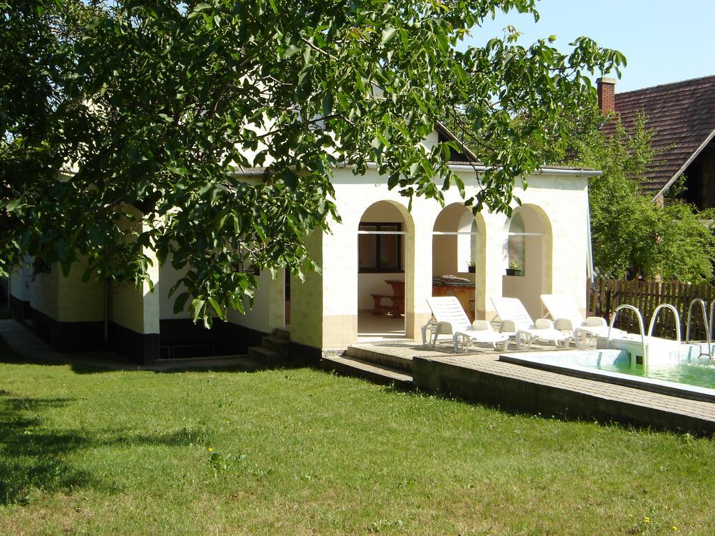 Somogyi Vendeghaz Villa Zamárdi Exteriör bild